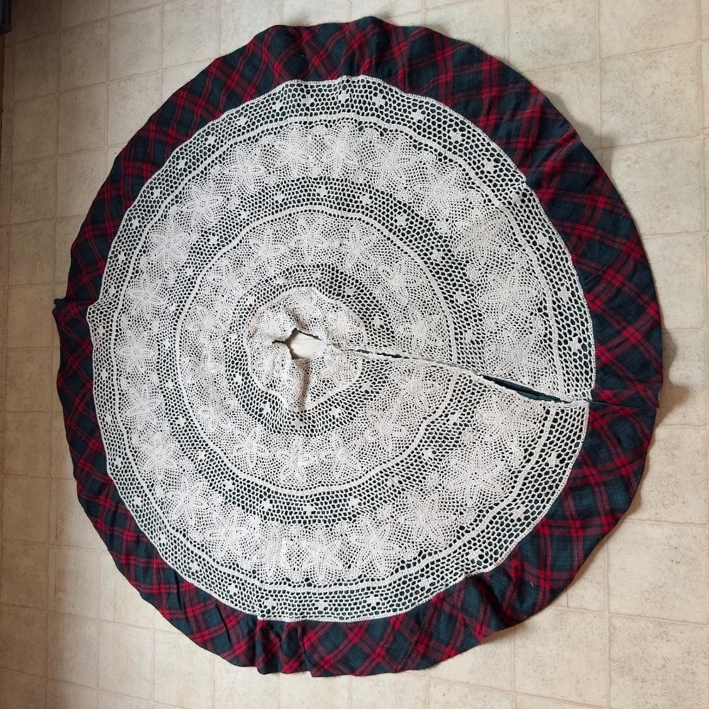 Vintage Style Crochet Lace Plaid Ruffle Christmas Tree Skirt 51" Round Red Green